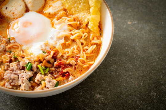 instant noodles with pork and meatballs in spicy soup