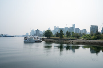 Naklejka premium vancouver skyline at sunset