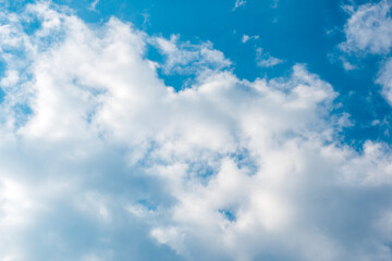 Fototapeta premium Bright Blue Sky with Soft Cumulus Clouds