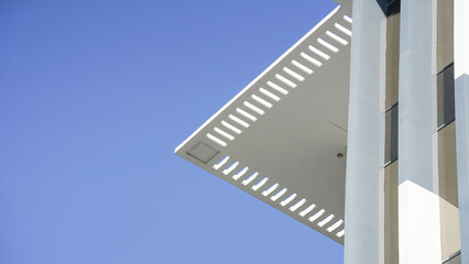 Obraz premium modern building with blue sky