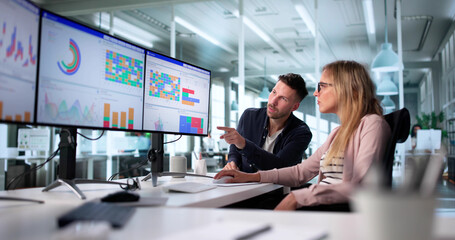 Young Data Analyst Predicts High Performance