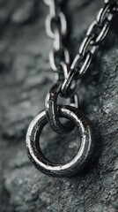 Obraz premium Close-up view of a metallic ring on a textured surface showcasing intricate details and reflections in natural light