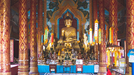 Obraz premium buddist temple thailand art decoration buddha statue gold bronze religion