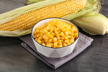 Canned sweet young corn grain