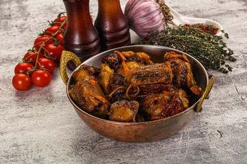 Baked oztail with tomato and carrot