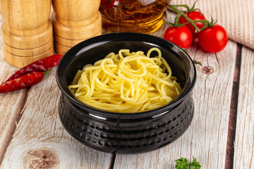 Boiled yellow egg noodles in the bowl