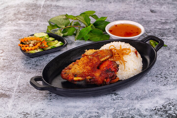 Spicy roasted chicken wing with rice