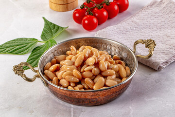 Canned white kidney beans in the bowl