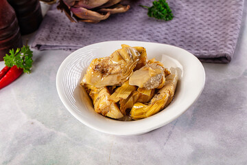 Marinated organic artichole with oil