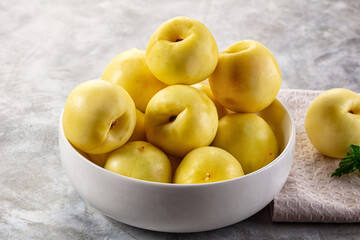 Yellow Uzbek nectarines in the bowl