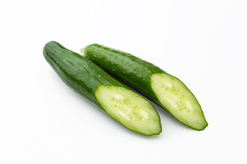 カットしたきゅうり　白バック