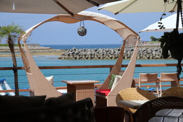 落ち着いた南国のテラス席