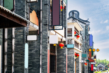 Naklejka premium Traditional Chinese architectural buildings with colorful decorations