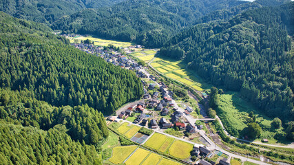 日本の富山県朝日町の笹川地区周辺の様子