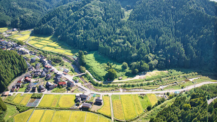 日本の富山県朝日町の笹川地区周辺の様子