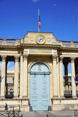 Front et porte principale du Palais Bourbon si&egrave;ge de l'Assembl&eacute;e Nationale &agrave; Paris France