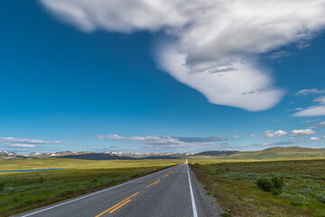 In viaggio verso Capo Nord, costeggiando i fiordi norvegesi