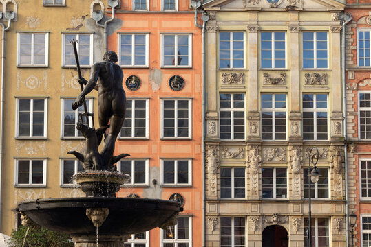  Fuente de Neptuno y fachadas de la plaza Długi Targ de Gdansk