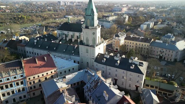 Lublin - Polska - ujęcia z drona zamku Kr&oacute;lewskiego, starego miasta oraz panoramy