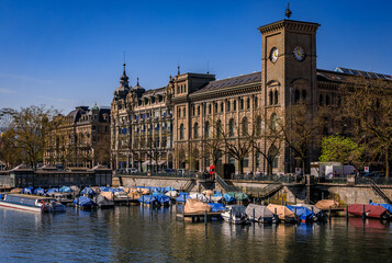 Naklejka premium Cityscape of Zurich, Switzerland, view over the Limmat River in Altstadt