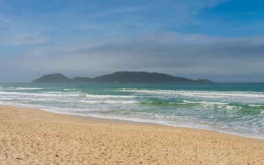Fototapeta premium A view of Campeche beach and Campeche island in the background - Florianopolis, Brazil