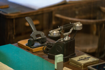 A detail of a retro telephone on a table from the First Republic era.
