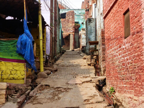 Narrow street in Fatehpur Sikri, Uttar Pradesh, India.
