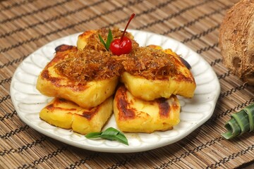 Colenak or also known as beuleum peuyeum is the name given to a typical Sundanese snack made from peuyeum which is grilled and eaten by dipping it in liquid brown sugar mixed with coconut shavings.