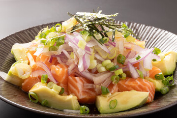 アボカド　サーモン　サラダ