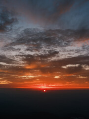 Obraz premium Dramatic Sunset Over Horizon with Vibrant Orange and Blue Sky