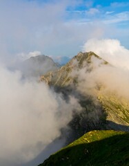 Fototapeta premium Misty mountain peaks (2)