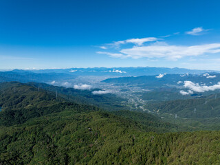 山岳地帯から撮影した美しい街並み