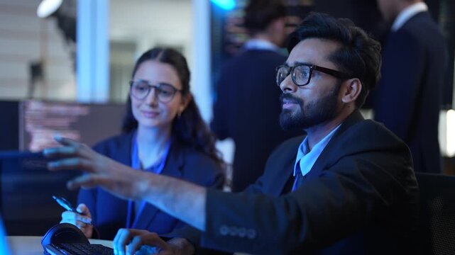 Two IT professionals discuss their AI software project in a tech office. They are collaborating on computer and technology solutions, sharing ideas for the next phase of development.