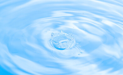 水しぶきのアクション　ウォータクラウン