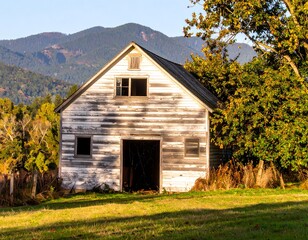 Obraz premium Old weathered barn in mountains