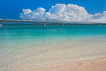 夏雲と古宇利大橋