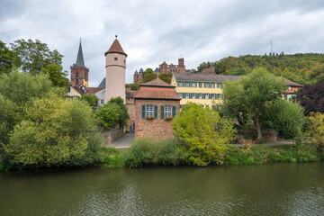 Fototapeta premium Wertheimer Burg mit Altstadt und Tauber