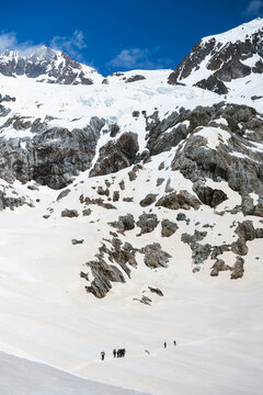 Mountaineers climbing the Glacier Blanc