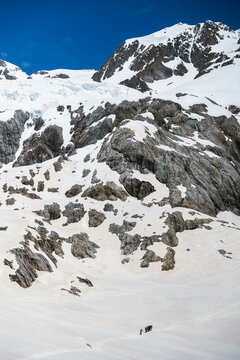 Mountaineers climbing the Glacier Blanc