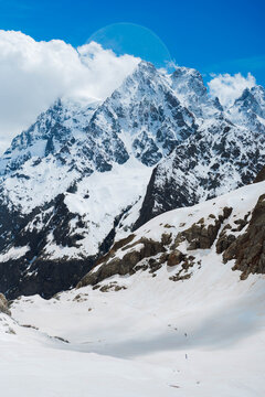 Mountaineers climbing the Glacier Blanc in the Alps