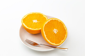 カットしたオレンジ　白バック