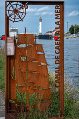 Ouistreham, le canal de Caen à la mer