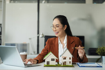 Real estate broker agent presenting and consult to customer to decision making.