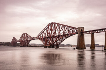 Fototapeta premium Forth Rail Bridge, Edinburgh, Scotland at Sunset – Iconic Scottish Railway Bridge Over the Firth of Forth