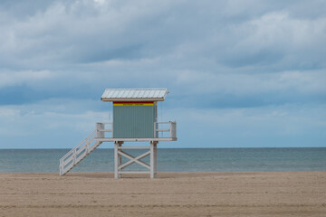 poste de secours sur une plage