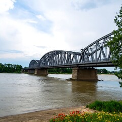 Obraz premium Steel arch bridge over a river