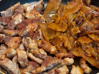 Pan-fried Samgyeopsal with Chopped Grilled Kimchi