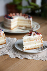 Vanilla cake with white cream and berries
