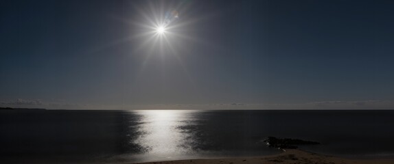 Fototapeta premium sun rising over the sea