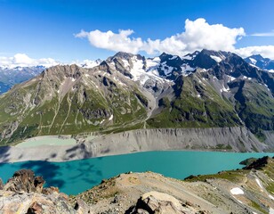 Obraz premium Alpine lake nestled in a mountain valley (2)